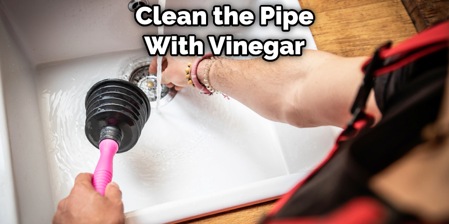 Clean the Pipe With Vinegar