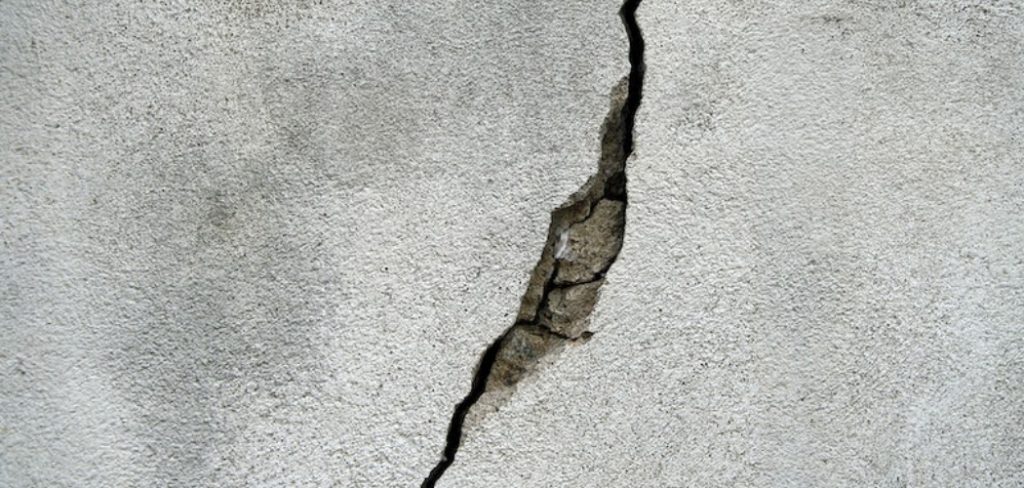 How to Fix Cracked Wall Edges
