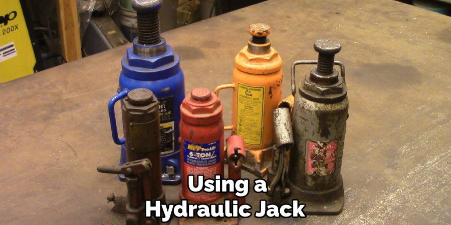  Using a Hydraulic Jack