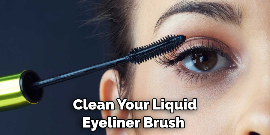 Clean Your Liquid Eyeliner Brush 