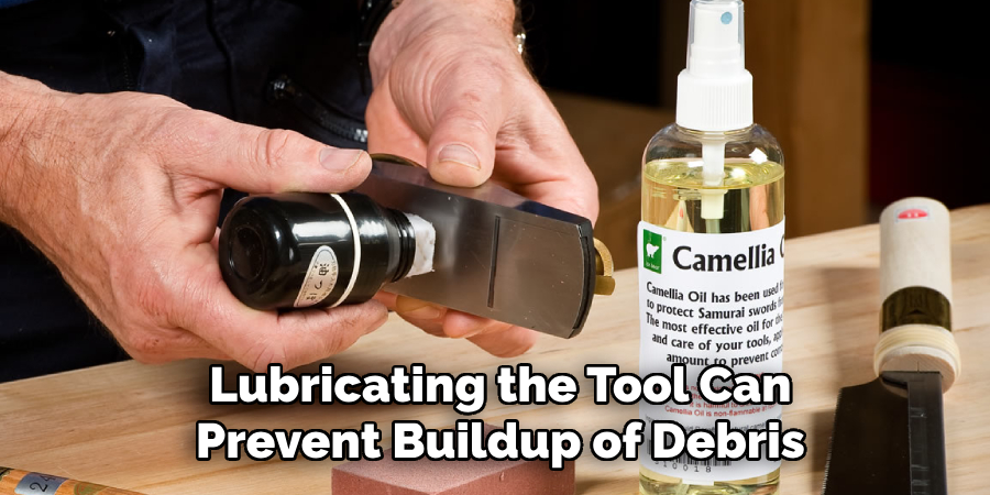  Lubricating the Tool Can Prevent Buildup of Debris
