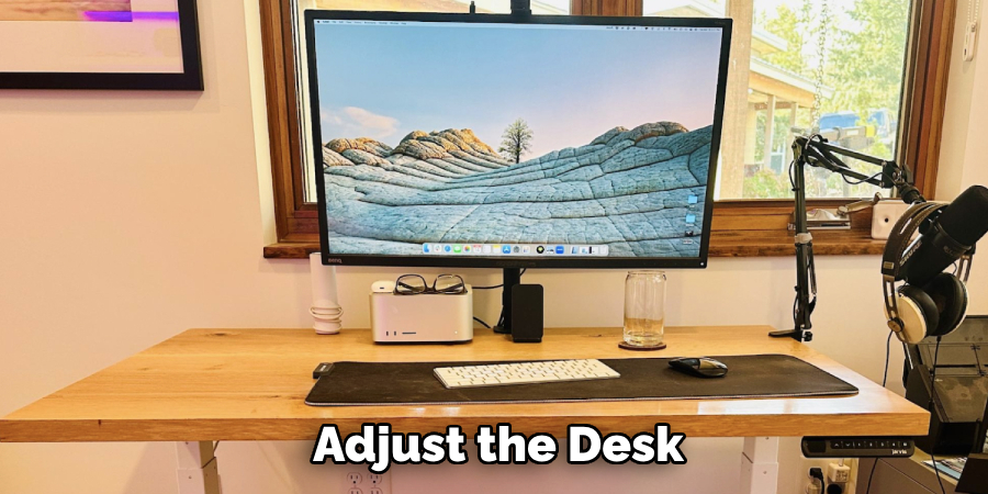 Adjust the Desk