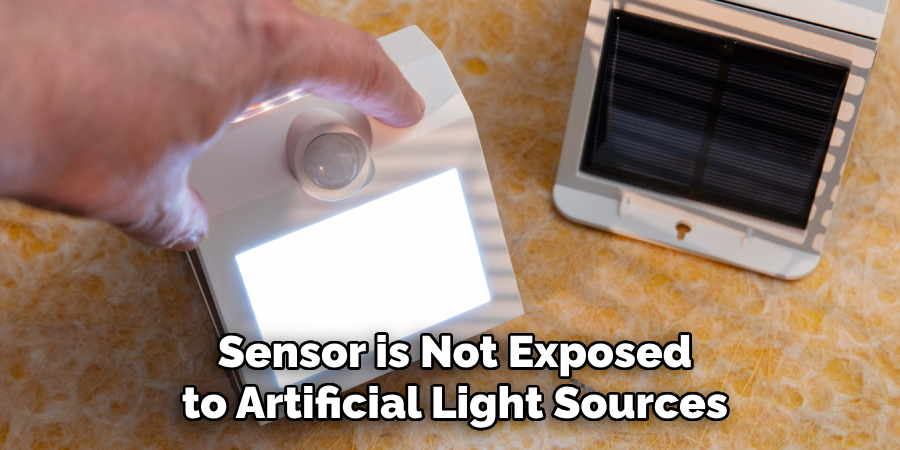  Sensor is Not Exposed
 to Artificial Light Sources